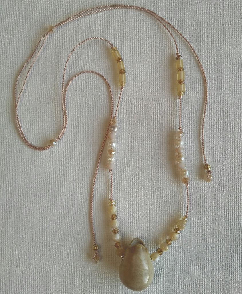 Drop w/ Pearls and Mother Pearl in 100% silk string